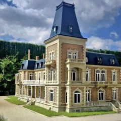 България Ленд, Правец