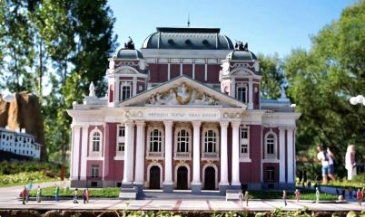 България Ленд, Правец