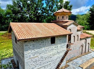 България Ленд, Правец